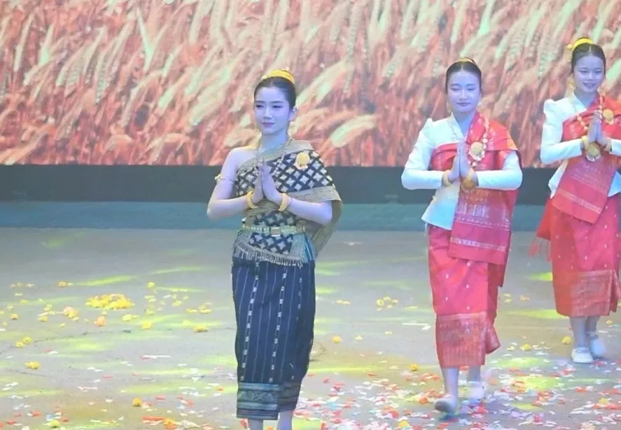 Dancers in Lao dress offering the traditional welcome